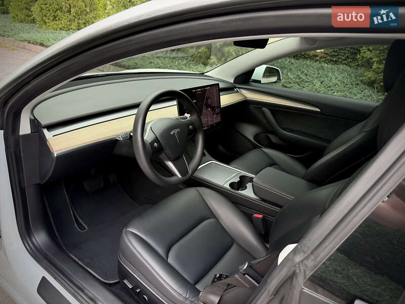 Седан Tesla Model 3 2021 в Днепре