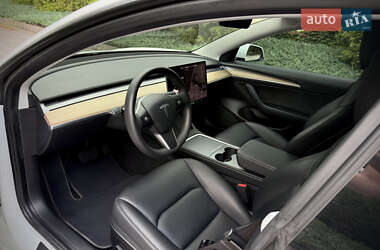 Седан Tesla Model 3 2021 в 