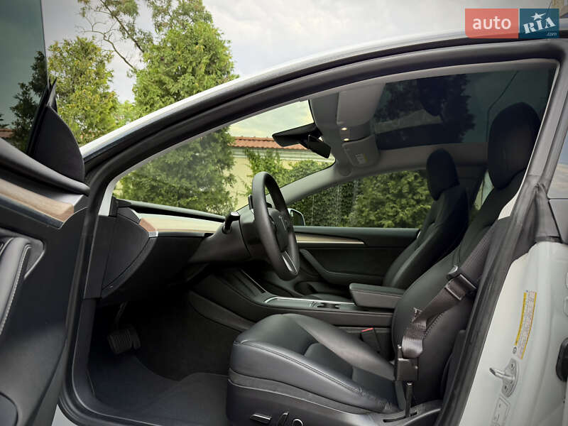 Седан Tesla Model 3 2021 в Днепре