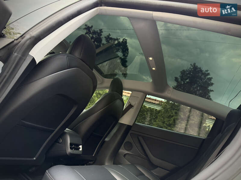 Седан Tesla Model 3 2021 в Днепре