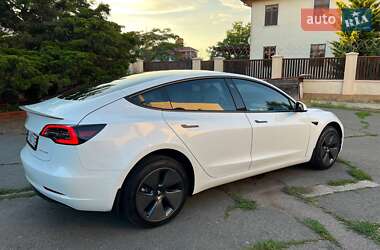Седан Tesla Model 3 2022 в 