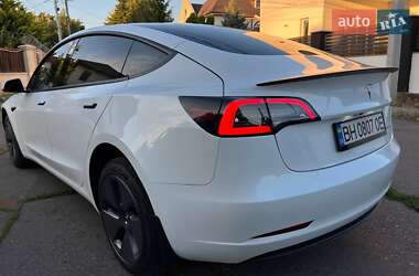 Седан Tesla Model 3 2022 в 