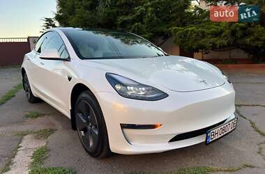 Седан Tesla Model 3 2022 в 