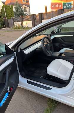 Седан Tesla Model 3 2022 в 