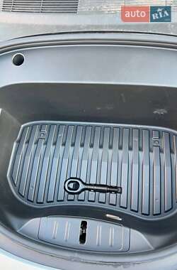 Седан Tesla Model 3 2022 в 