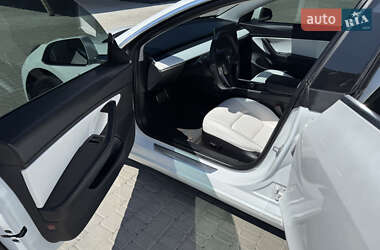 Седан Tesla Model 3 2020 в 
