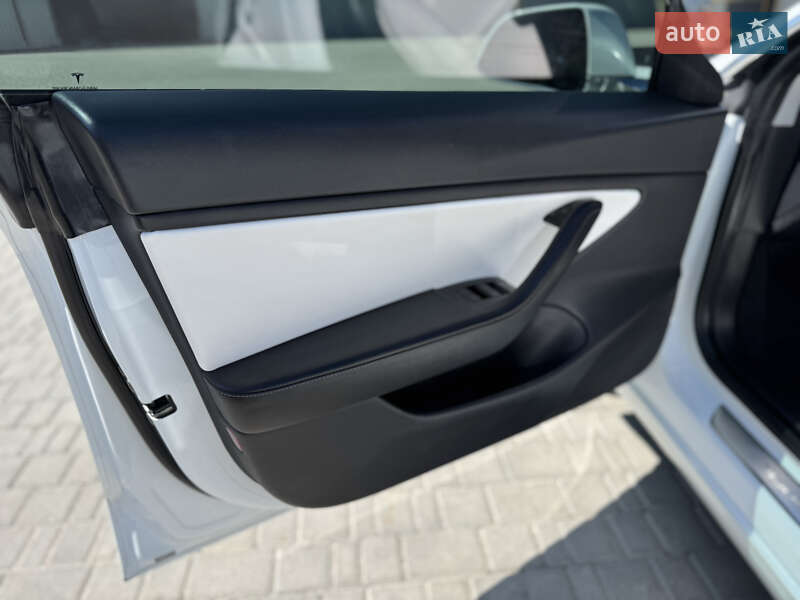 Седан Tesla Model 3 2020 в Белой Церкви