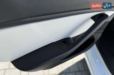 Седан Tesla Model 3 2020 в 