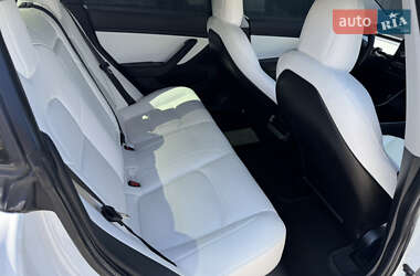 Седан Tesla Model 3 2020 в 