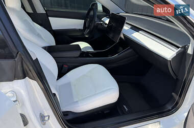 Седан Tesla Model 3 2020 в 