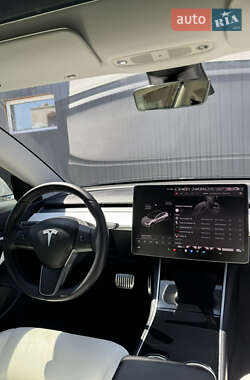 Седан Tesla Model 3 2020 в 
