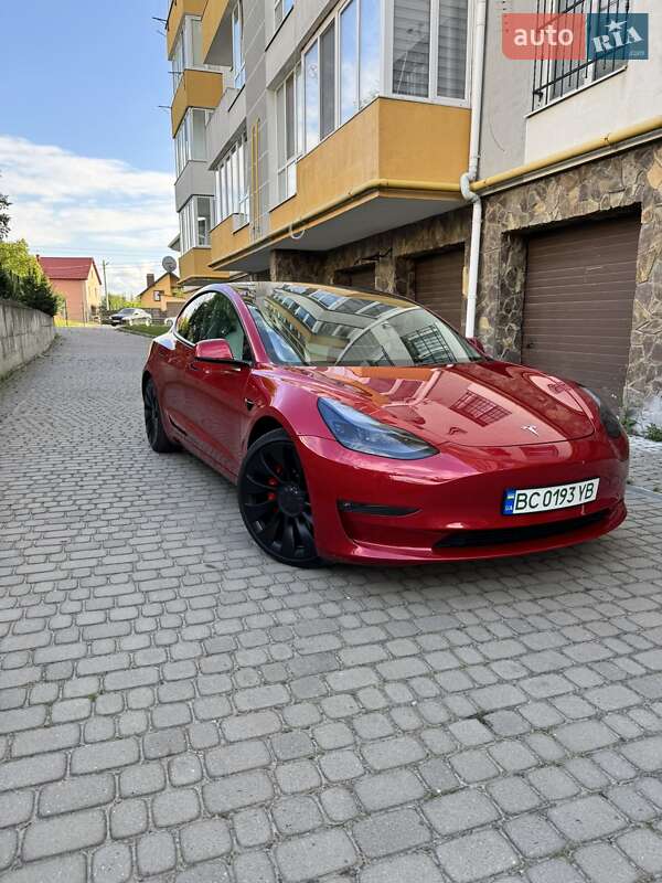 Седан Tesla Model 3 2021 в 
