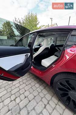 Седан Tesla Model 3 2021 в 