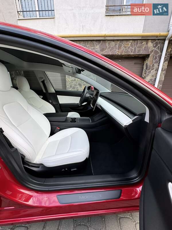 Седан Tesla Model 3 2021 в Львове