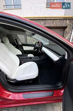 Седан Tesla Model 3 2021 в 
