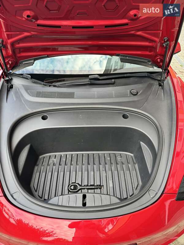 Седан Tesla Model 3 2021 в Львове