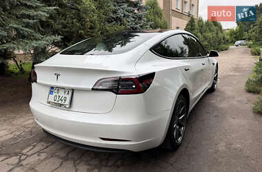 Седан Tesla Model 3 2021 в 