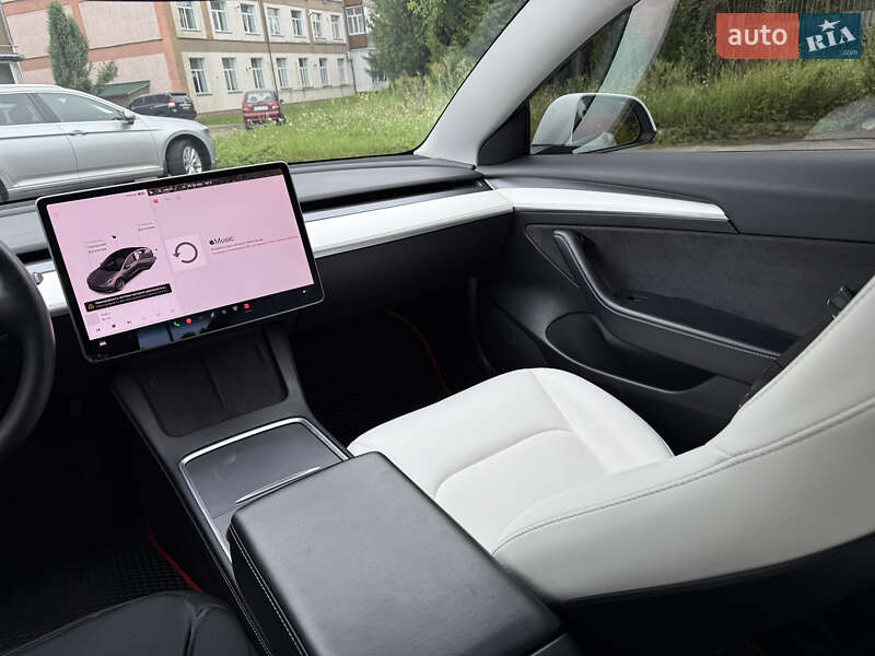 Седан Tesla Model 3 2021 в Ніжині