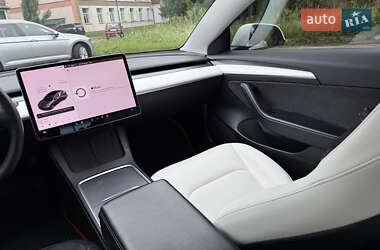 Седан Tesla Model 3 2021 в 