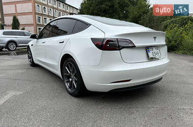 Седан Tesla Model 3 2021 в 