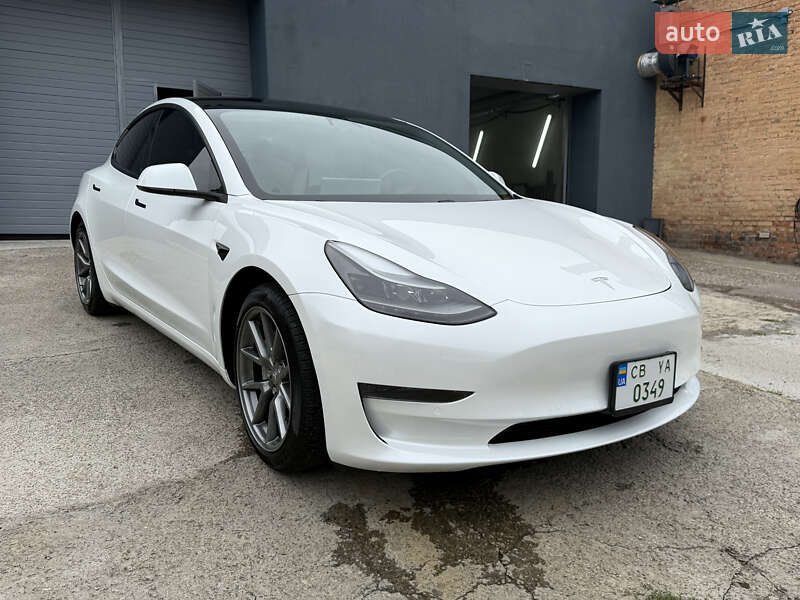 Седан Tesla Model 3 2021 в Ніжині