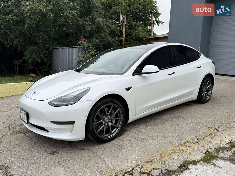 Седан Tesla Model 3 2021 в Ніжині