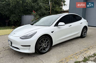 Седан Tesla Model 3 2021 в 