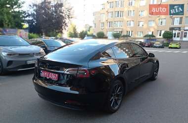 Седан Tesla Model 3 2021 в 
