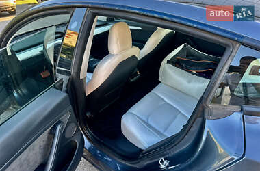 Седан Tesla Model 3 2022 в 
