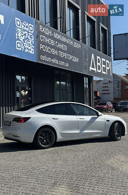 Седан Tesla Model 3 2021 в 