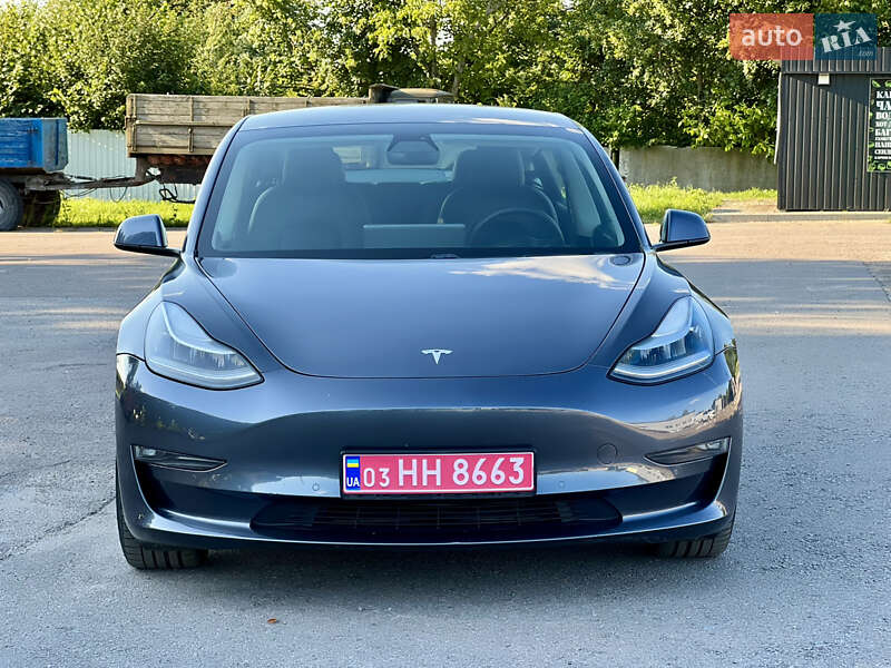 Седан Tesla Model 3 2020 в Ровно