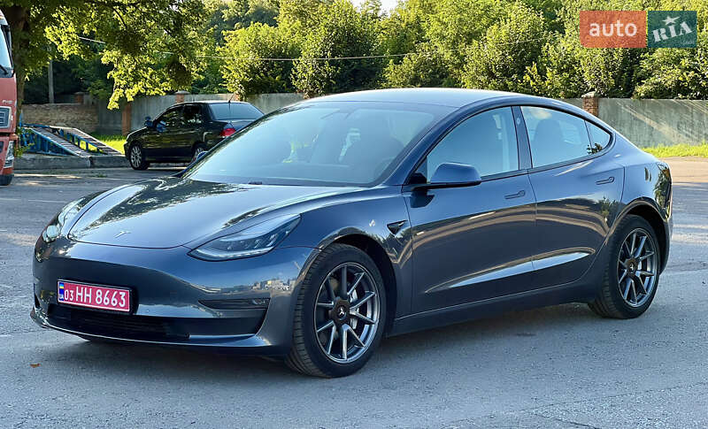 Седан Tesla Model 3 2020 в Ровно