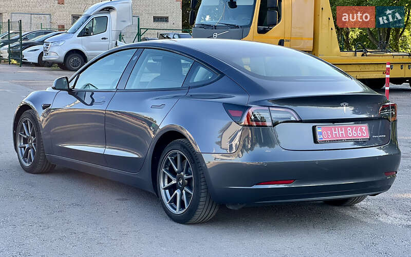 Седан Tesla Model 3 2020 в Ровно