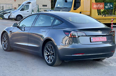 Седан Tesla Model 3 2020 в 