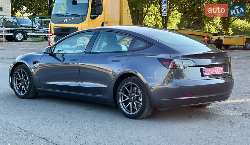 Седан Tesla Model 3 2020 в Ровно