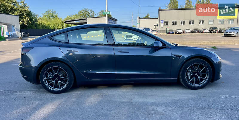 Седан Tesla Model 3 2020 в Ровно