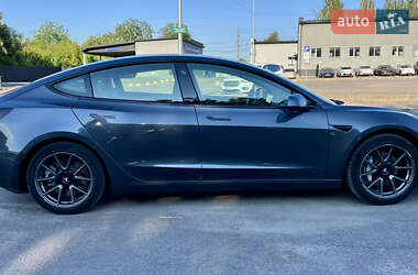 Седан Tesla Model 3 2020 в 
