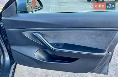 Седан Tesla Model 3 2020 в 