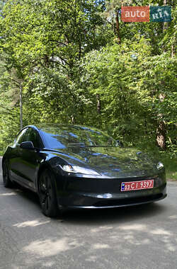 Седан Tesla Model 3 2024 в 