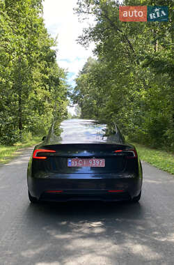 Седан Tesla Model 3 2024 в 