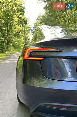 Седан Tesla Model 3 2024 в 