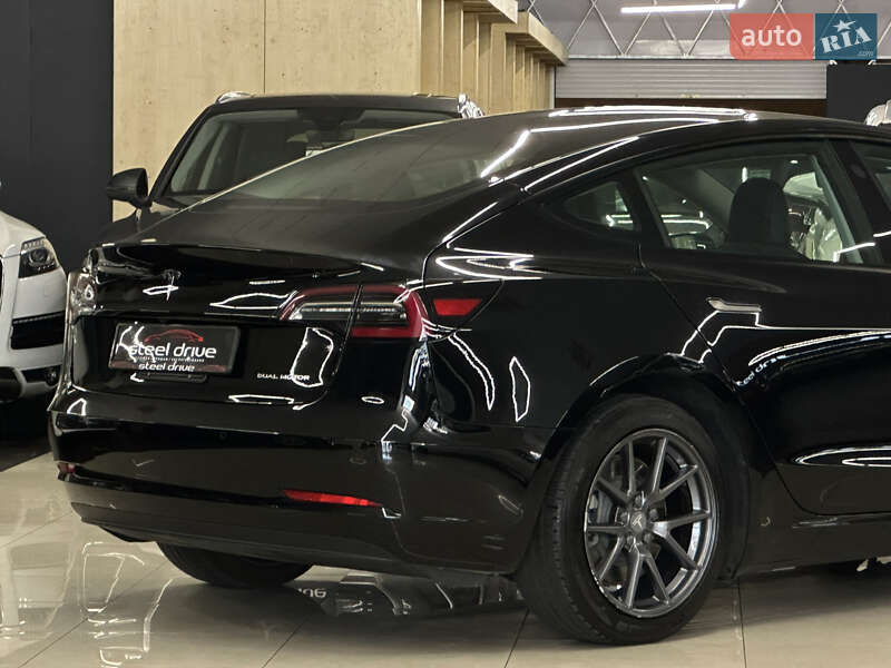 Седан Tesla Model 3 2021 в Николаеве