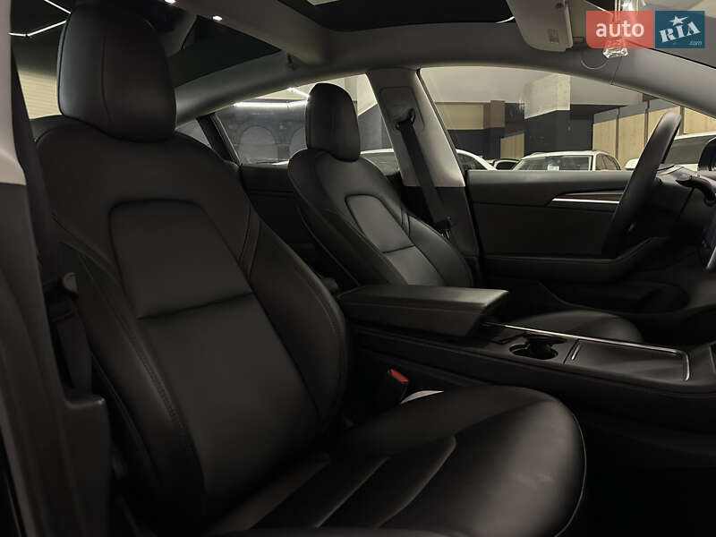 Седан Tesla Model 3 2021 в Николаеве