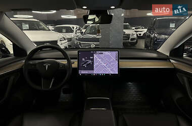 Седан Tesla Model 3 2021 в 