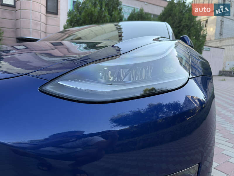 Седан Tesla Model 3 2022 в Днепре