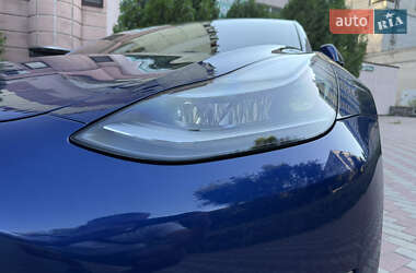 Седан Tesla Model 3 2022 в 