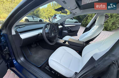 Седан Tesla Model 3 2022 в 