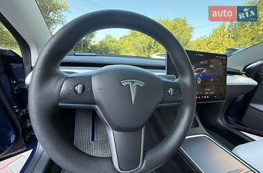 Седан Tesla Model 3 2022 в 