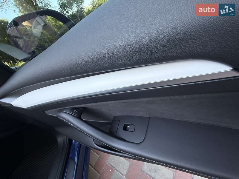 Седан Tesla Model 3 2022 в Днепре