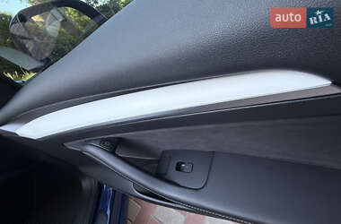 Седан Tesla Model 3 2022 в 